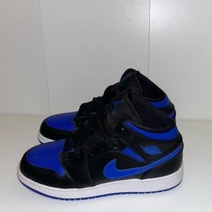 Jordan 1 Mid “Hyper Royal” ( GS )